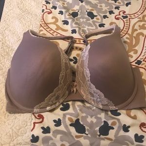 Victoria secret purple/gray(?) bra.